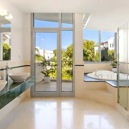 Vacation I Finesse, Luxury Villa, Golden Mile, Swimming-pools, Sauna, Spa, Gym, Gated Community, Minutes From Golfs And Beaches Willa Marbella
