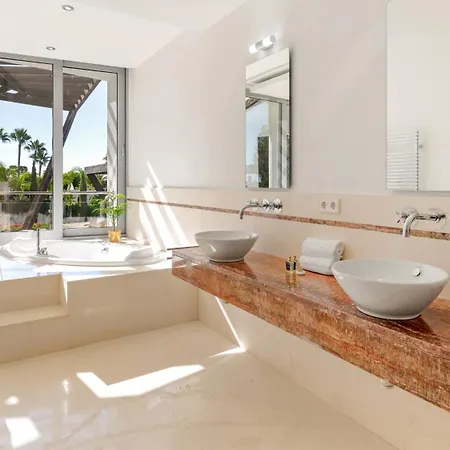 Vacation I Finesse, Luxury Villa, Golden Mile, Swimming-pools, Sauna, Spa, Gym, Minutes From Golfs And Beaches * Marbella