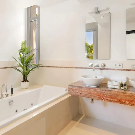 Vacation I Finesse, Luxury Villa, Golden Mile, Swimming-pools, Sauna, Spa, Gym, Minutes From Golfs And Beaches Villa Marbella