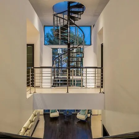 Villa Vacation I Finesse, Luxury Villa, Golden Mile, Swimming-pools, Sauna, Spa, Gym, Minutes From Golfs And Beaches Marbella